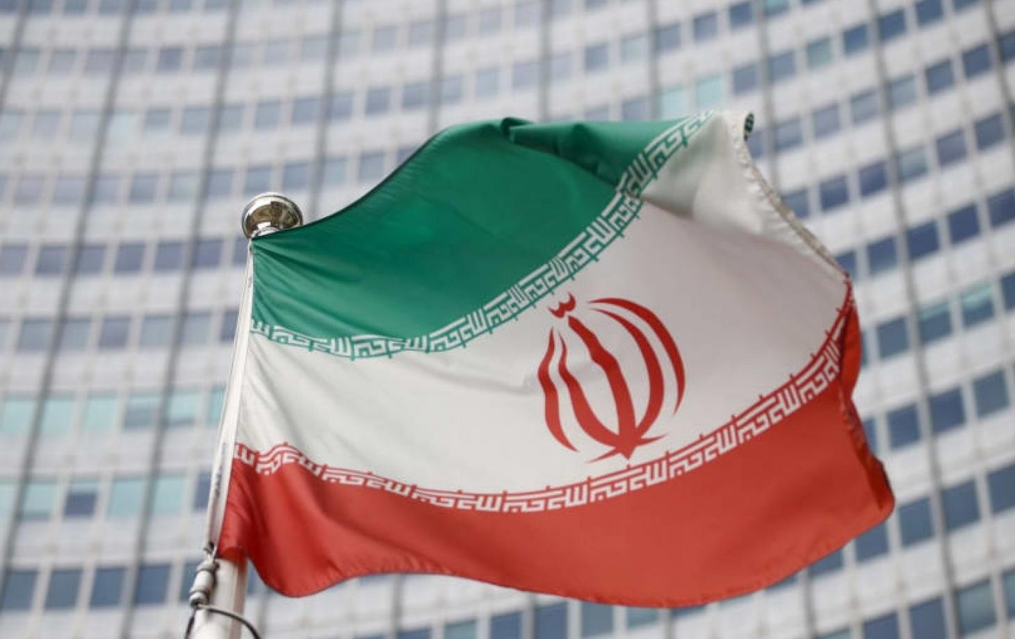 calatoriile_in_iran_cover_esp