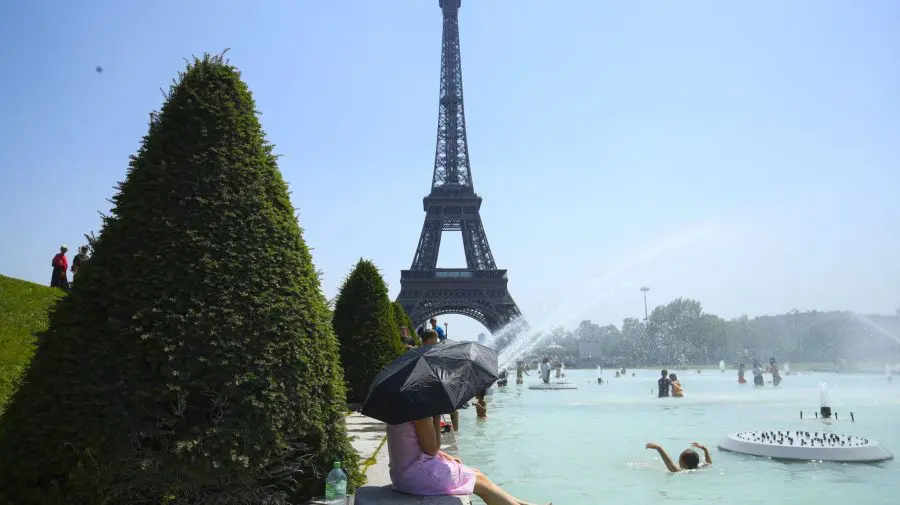Paris-Canicula-900x505.jpg