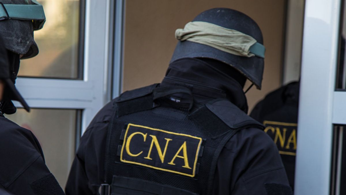 cna-a-retinut-un-italian-pentru-tentativa-de-trafic-de-influenta-ar-fi-cerut-7000-de-euro-pentru-a-influenta-magistratii-164865-1615817587