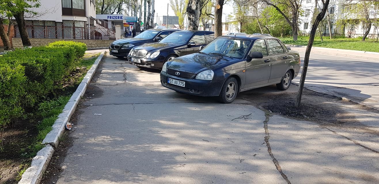 cei-care-parcheaza-neregulamentar-inclusiv-pe-spatii-verzi-sunt-amendati-de-politisti