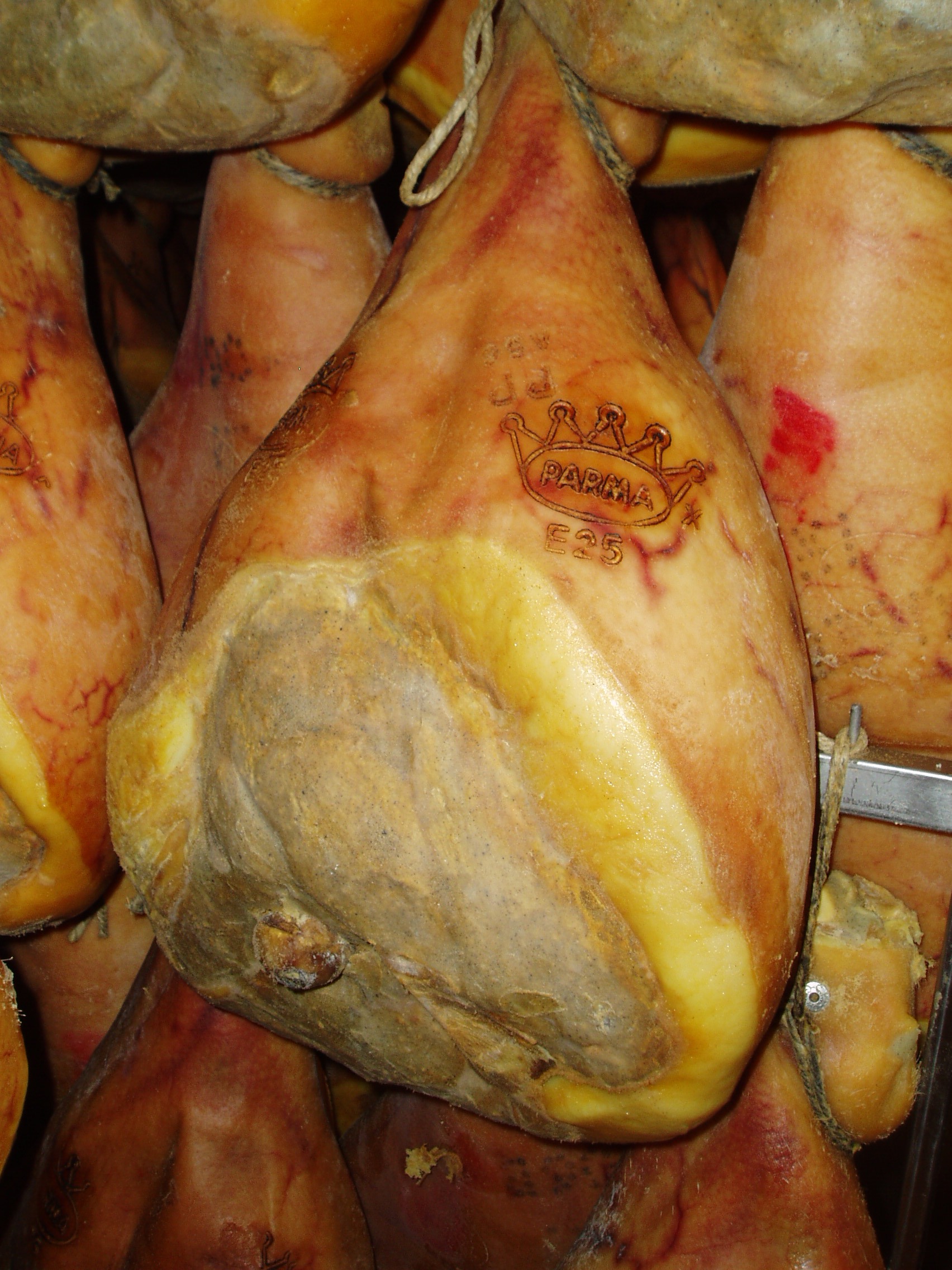 Prosciutto_di_Parma,_ham_producing