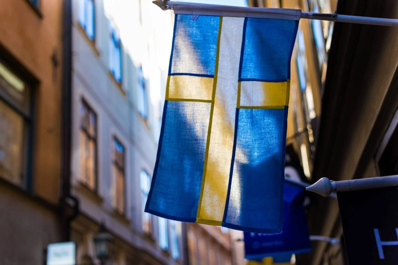 schweden-flagge-scaled-1-1536x1024