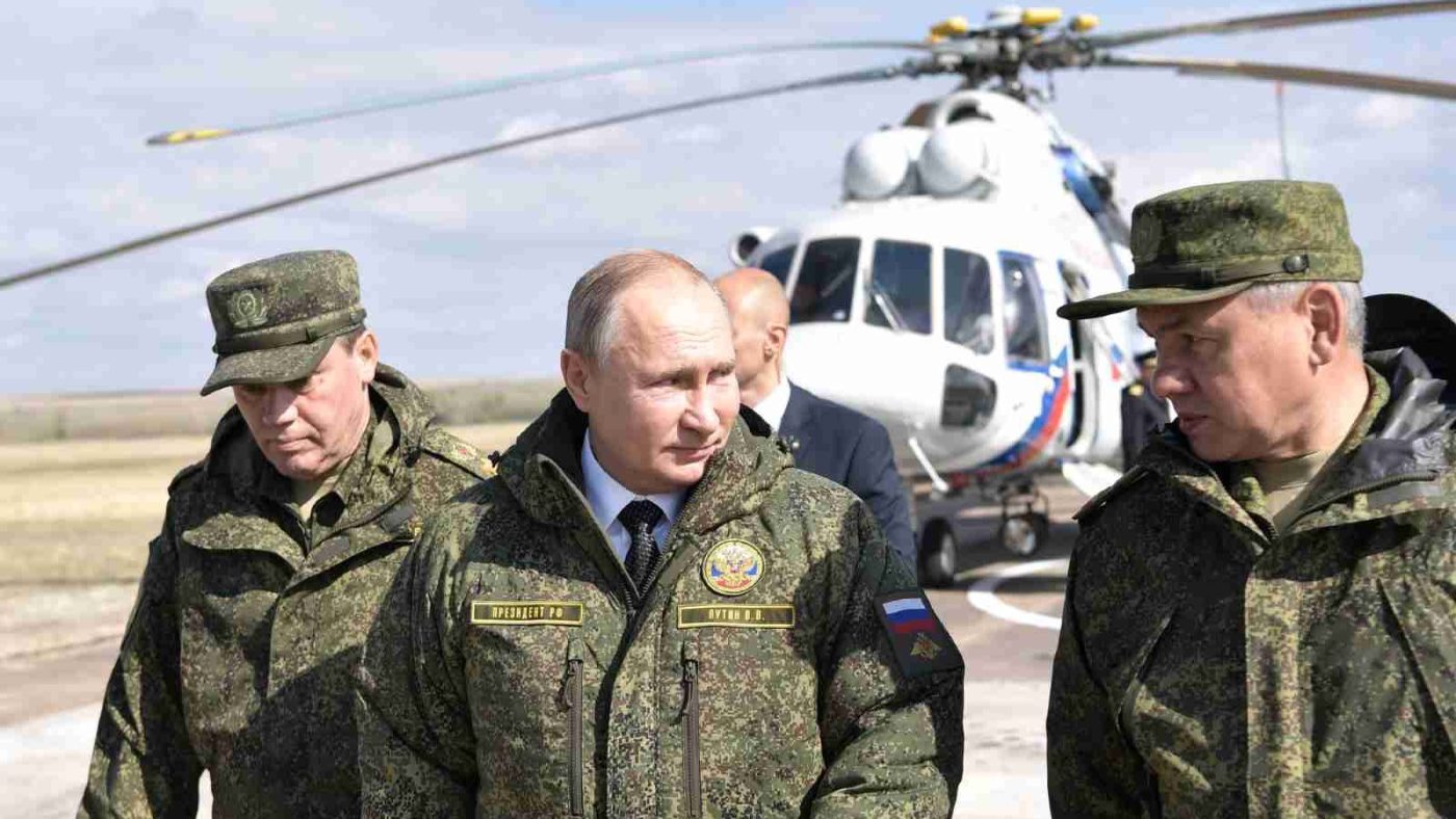 2019-09-20T090219Z_111664747_RC113DF1D930_RTRMADP_3_RUSSIA-DEFENCE-DRILLS-PUTIN-1-1-e1618232488388-3-1400x788