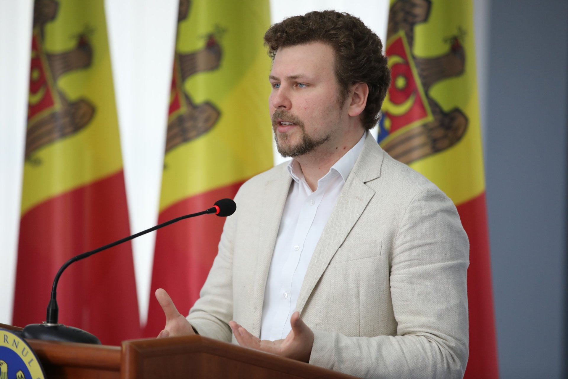 990a848f8f3e33210195d64d3ffc574d_dan-perciun-ministrul-educatiei