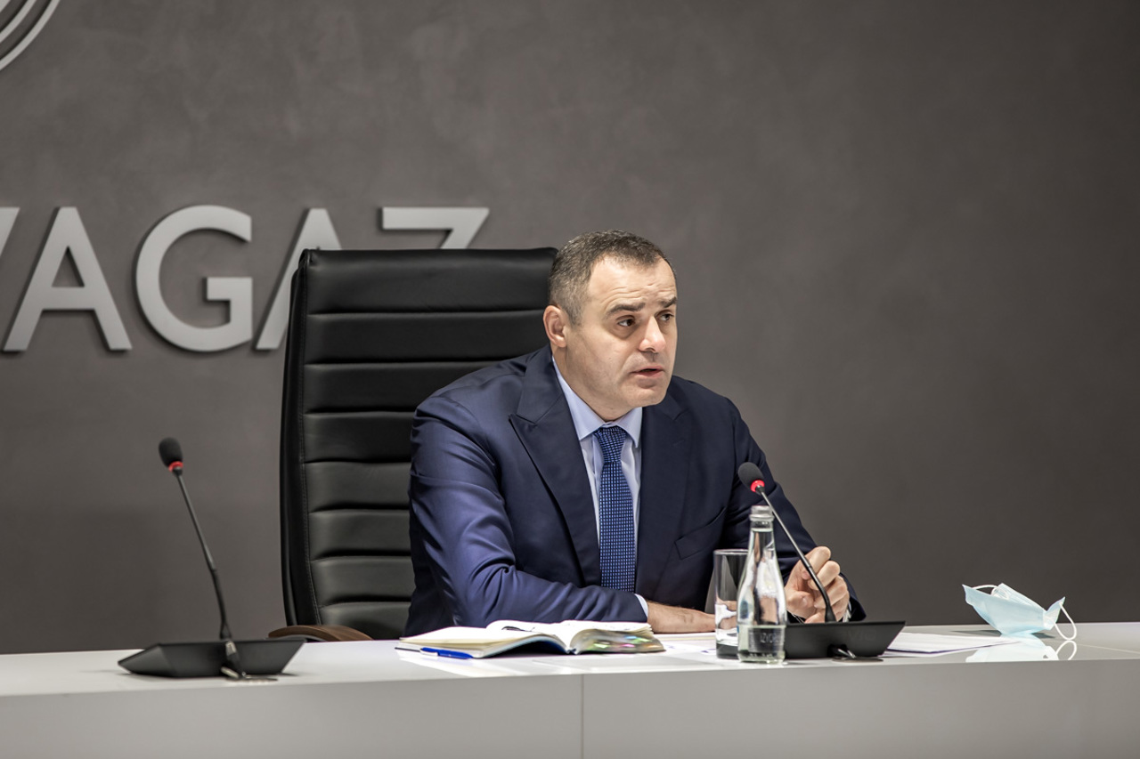 e3303dcd-9860-4cc5-b301-1b8bc54eec97