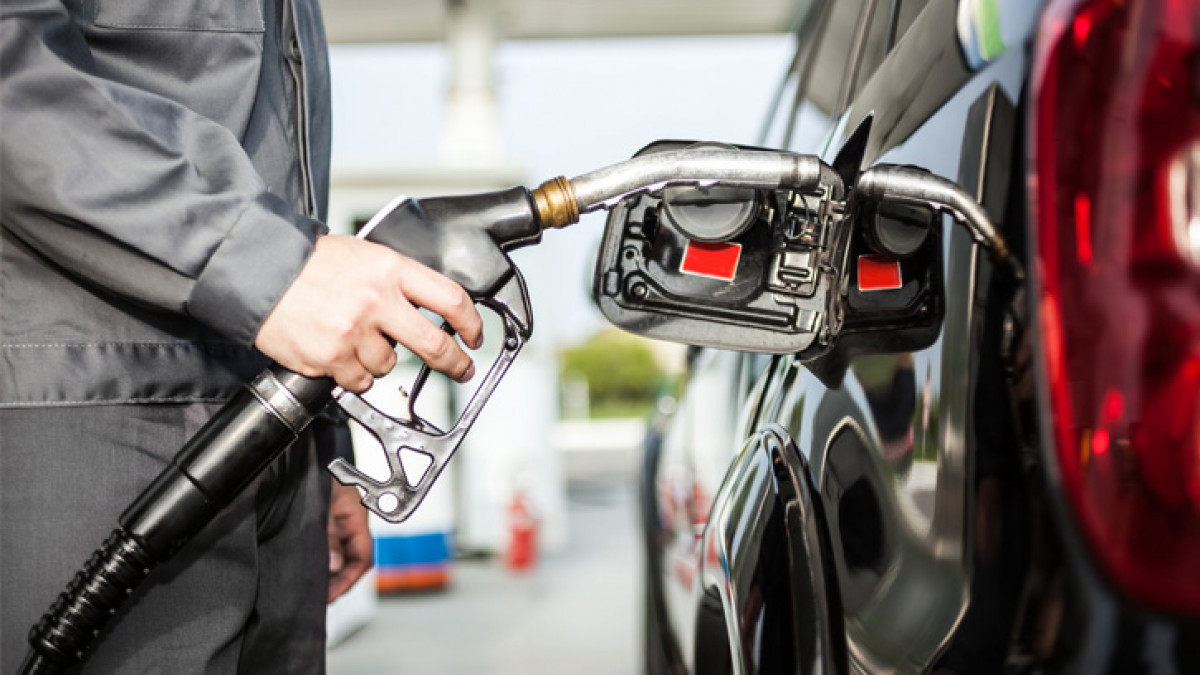 pretul-carburantilor-continua-sa-scada-cat-va-costa-in-weekend-motorina-si-benzina-186925-1662710051
