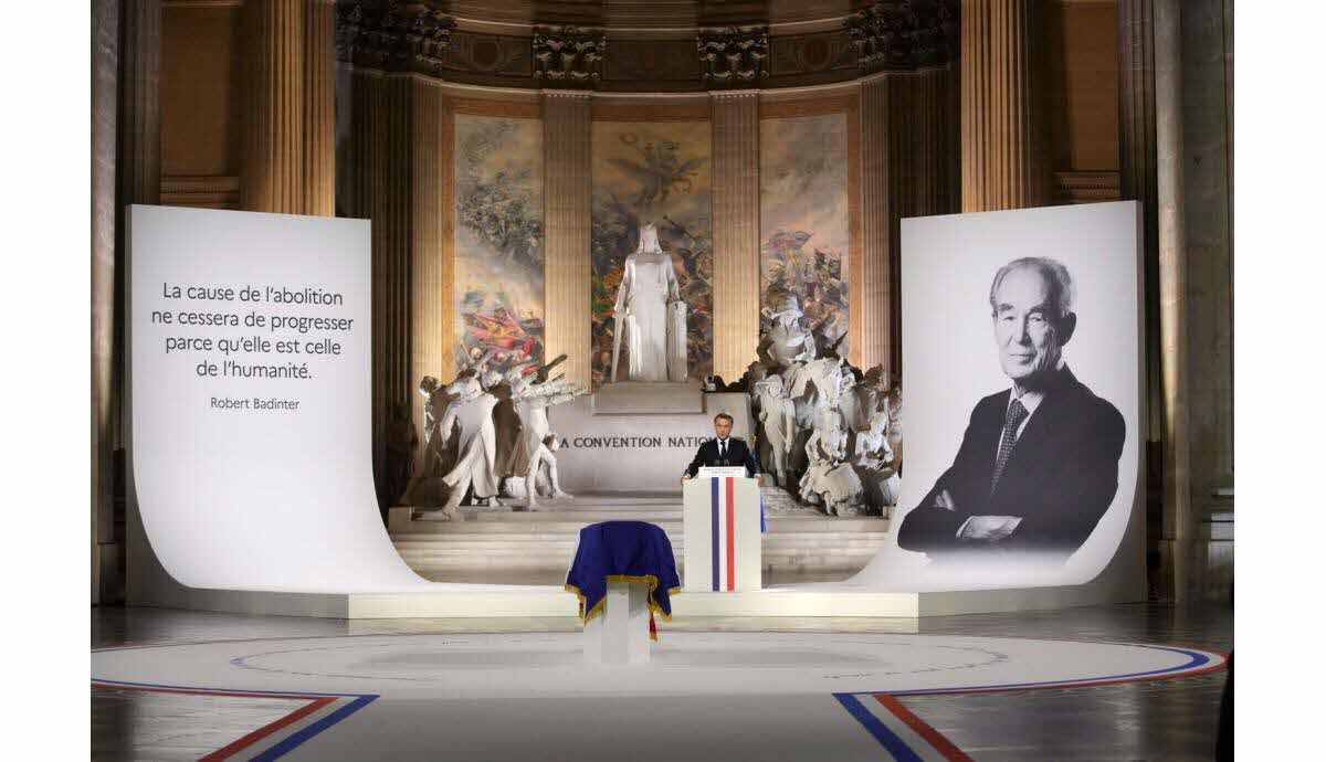 parcours-du-cenotaphe-discours-de-macron-revivez-l-entree-de-robert-badinter-au-pantheon-1760032978