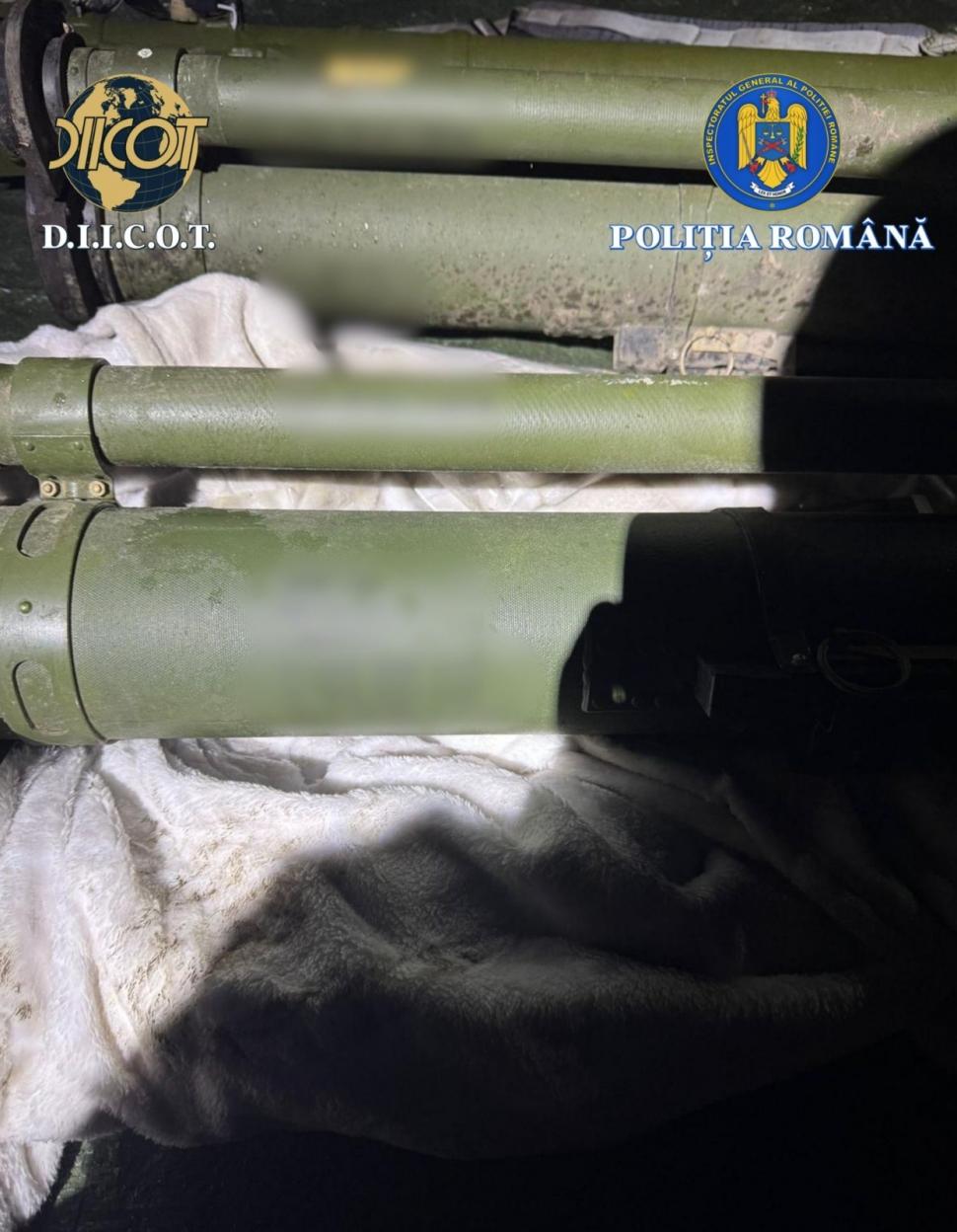 imagini-cu-armamentul-din-camionul-oprit-la-vama-albita-diicot-munitia-declarata-in-acte-ca-fier-vechi-urma-sa-ajunga-in-israel-1025306