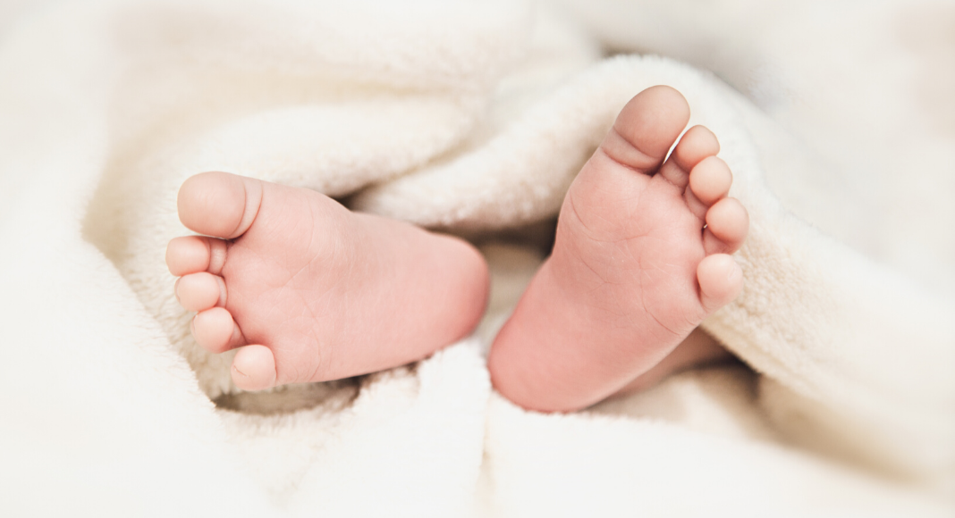 newborn-baby-feet