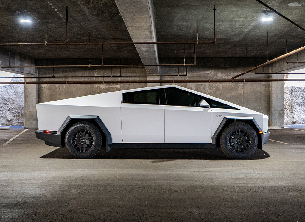 2024_Tesla-Cybertruck_Gloss-White-Wrap_5