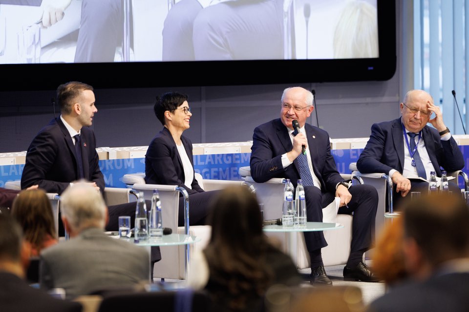 584743199_122107237179083259_5541726875603946967_n